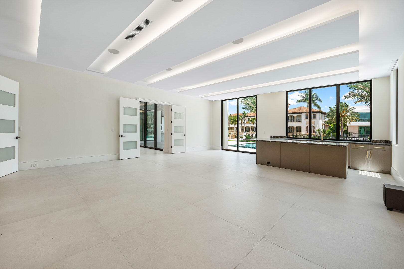 ROYAL PALM YACHT & COUNTRY CLUB - Residential