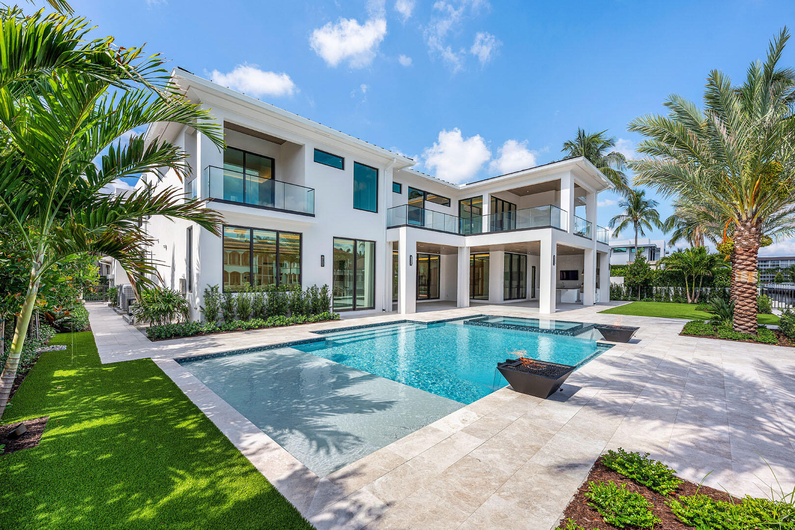ROYAL PALM YACHT & COUNTRY CLUB - Residential
