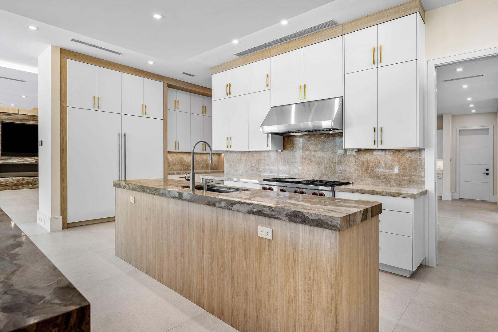 ROYAL PALM YACHT & COUNTRY CLUB - Residential