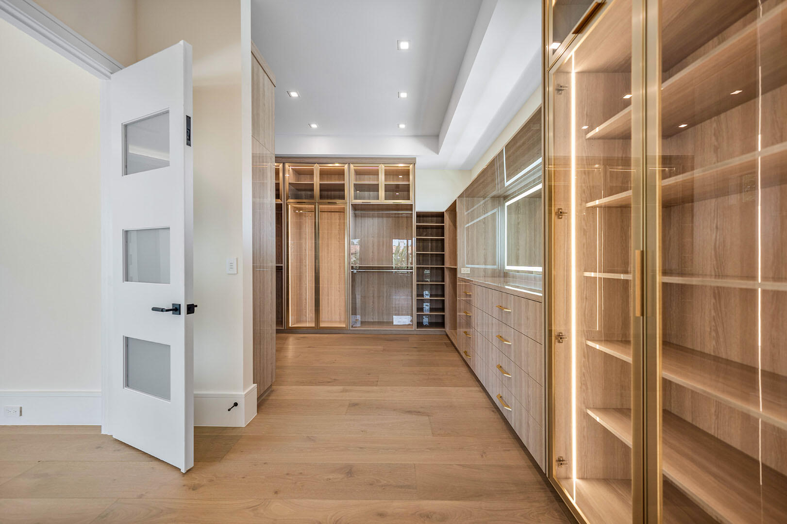 ROYAL PALM YACHT & COUNTRY CLUB - Residential