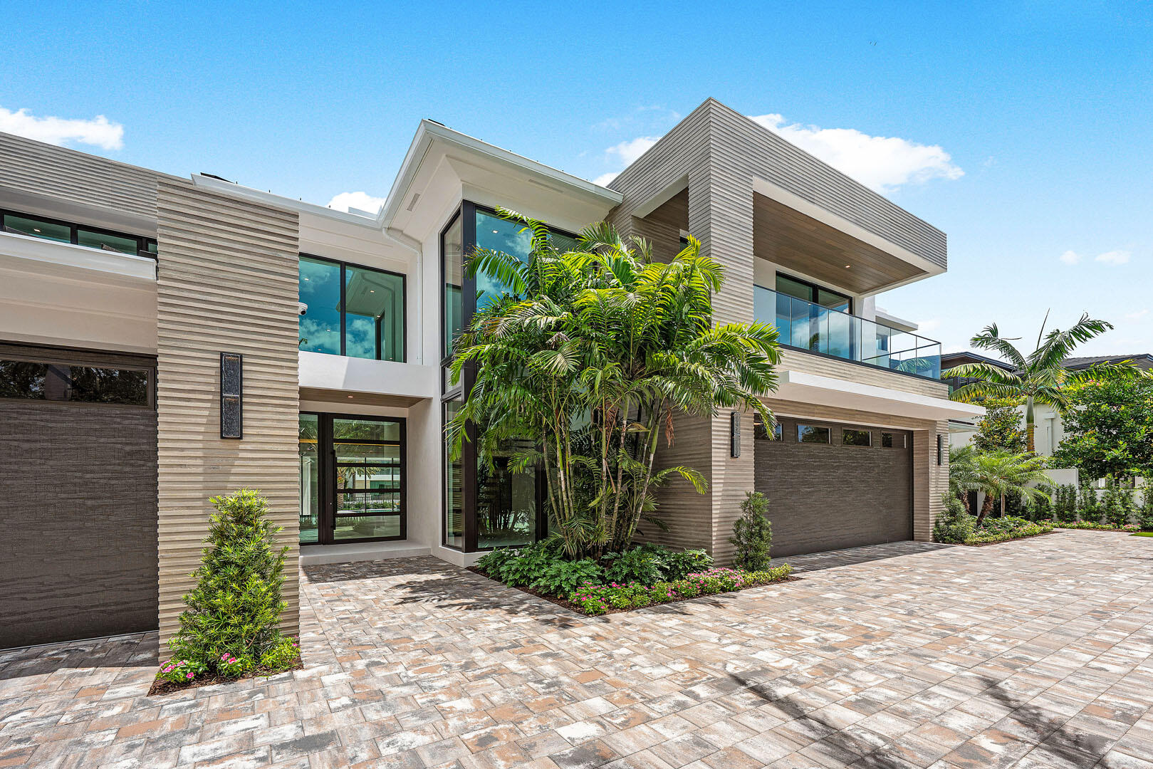 ROYAL PALM YACHT & COUNTRY CLUB - Residential