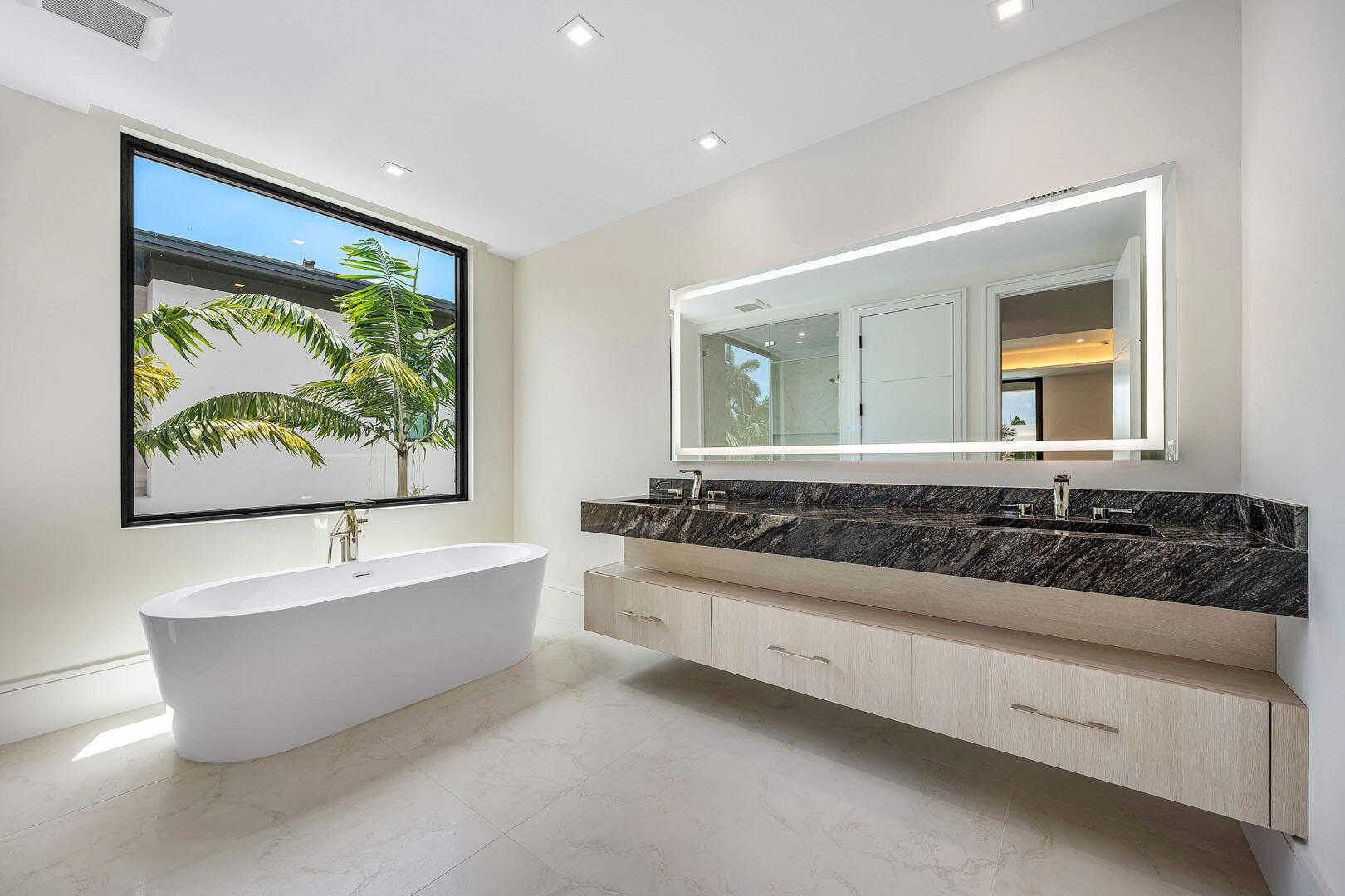 ROYAL PALM YACHT & COUNTRY CLUB - Residential
