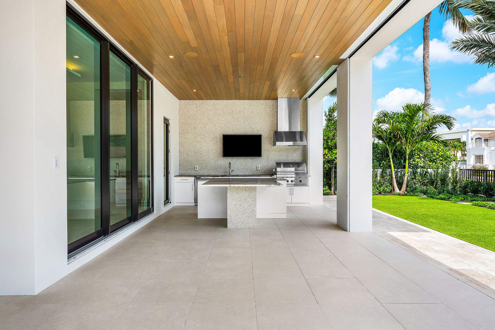 ROYAL PALM YACHT & COUNTRY CLUB - Residential