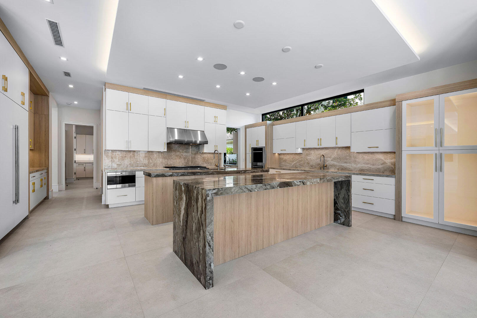 ROYAL PALM YACHT & COUNTRY CLUB - Residential
