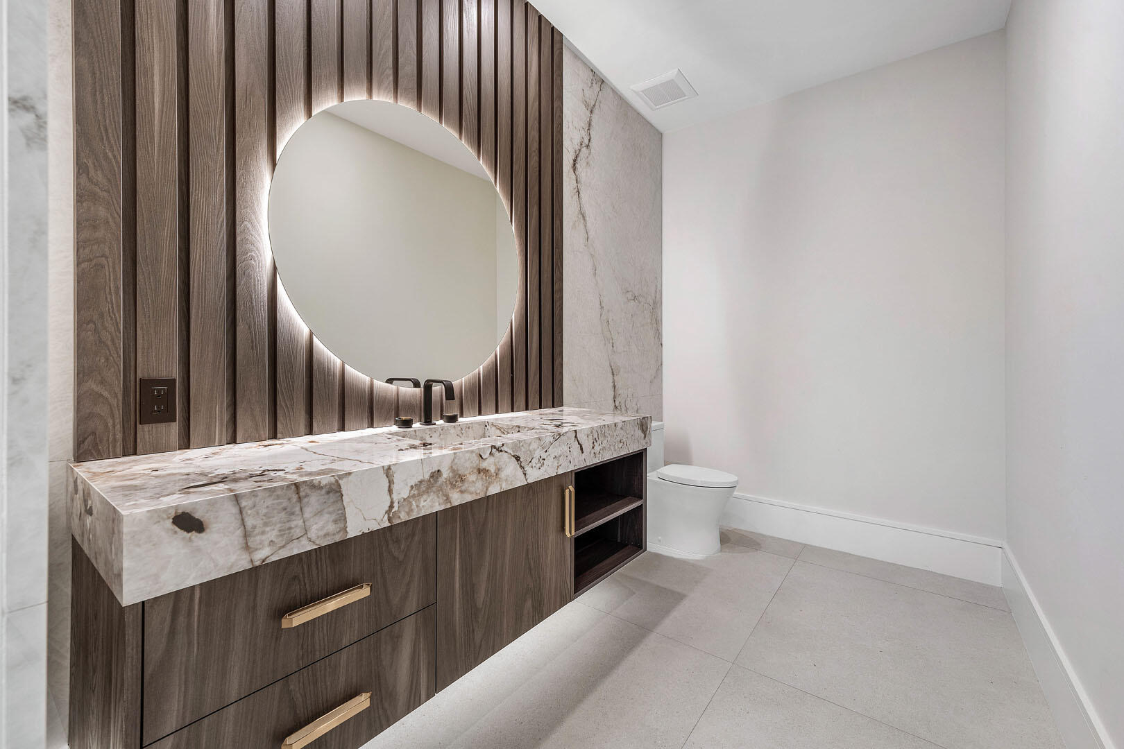 ROYAL PALM YACHT & COUNTRY CLUB - Residential