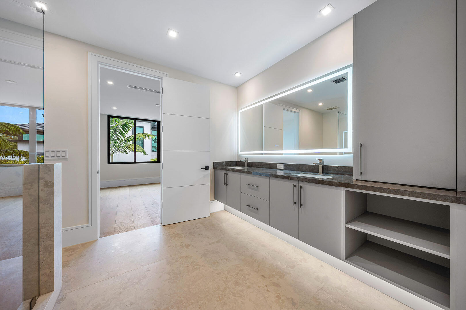 ROYAL PALM YACHT & COUNTRY CLUB - Residential