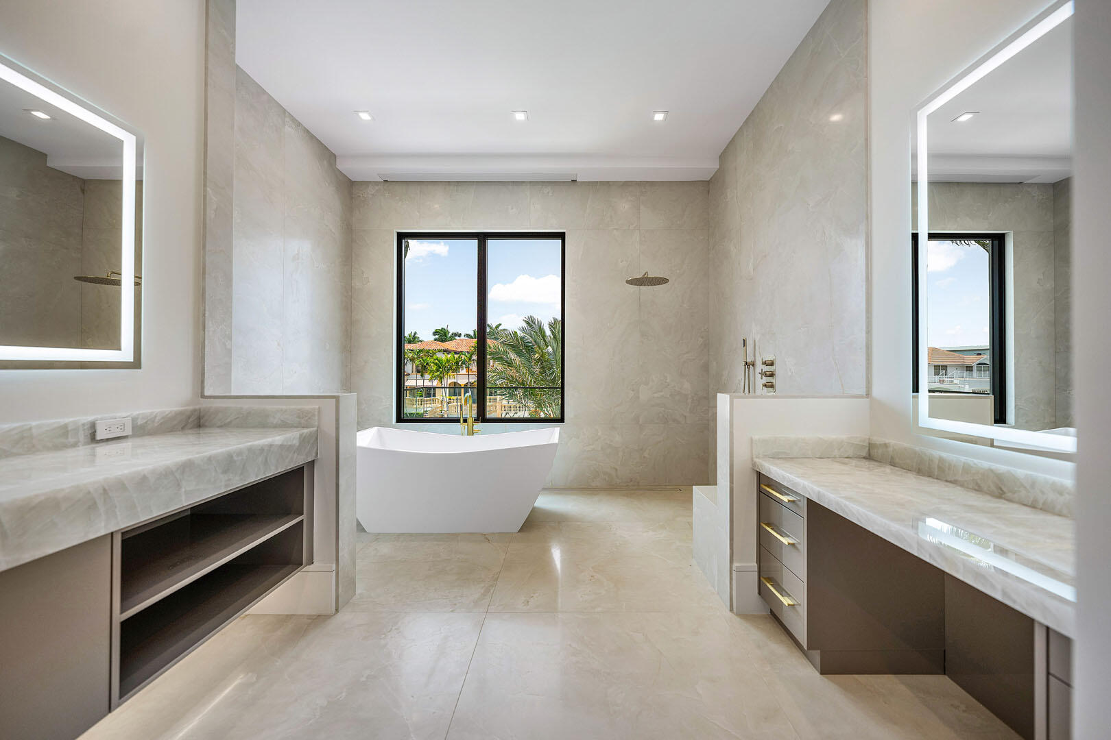 ROYAL PALM YACHT & COUNTRY CLUB - Residential