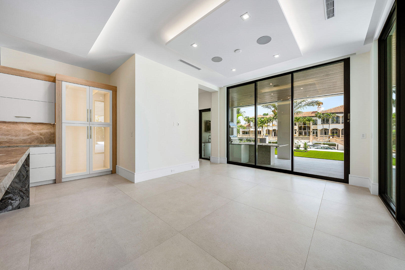 ROYAL PALM YACHT & COUNTRY CLUB - Residential