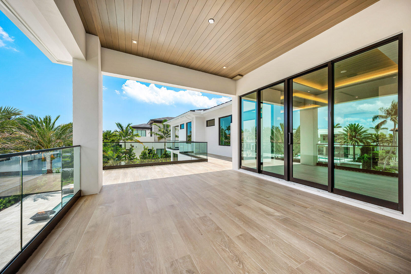 ROYAL PALM YACHT & COUNTRY CLUB - Residential