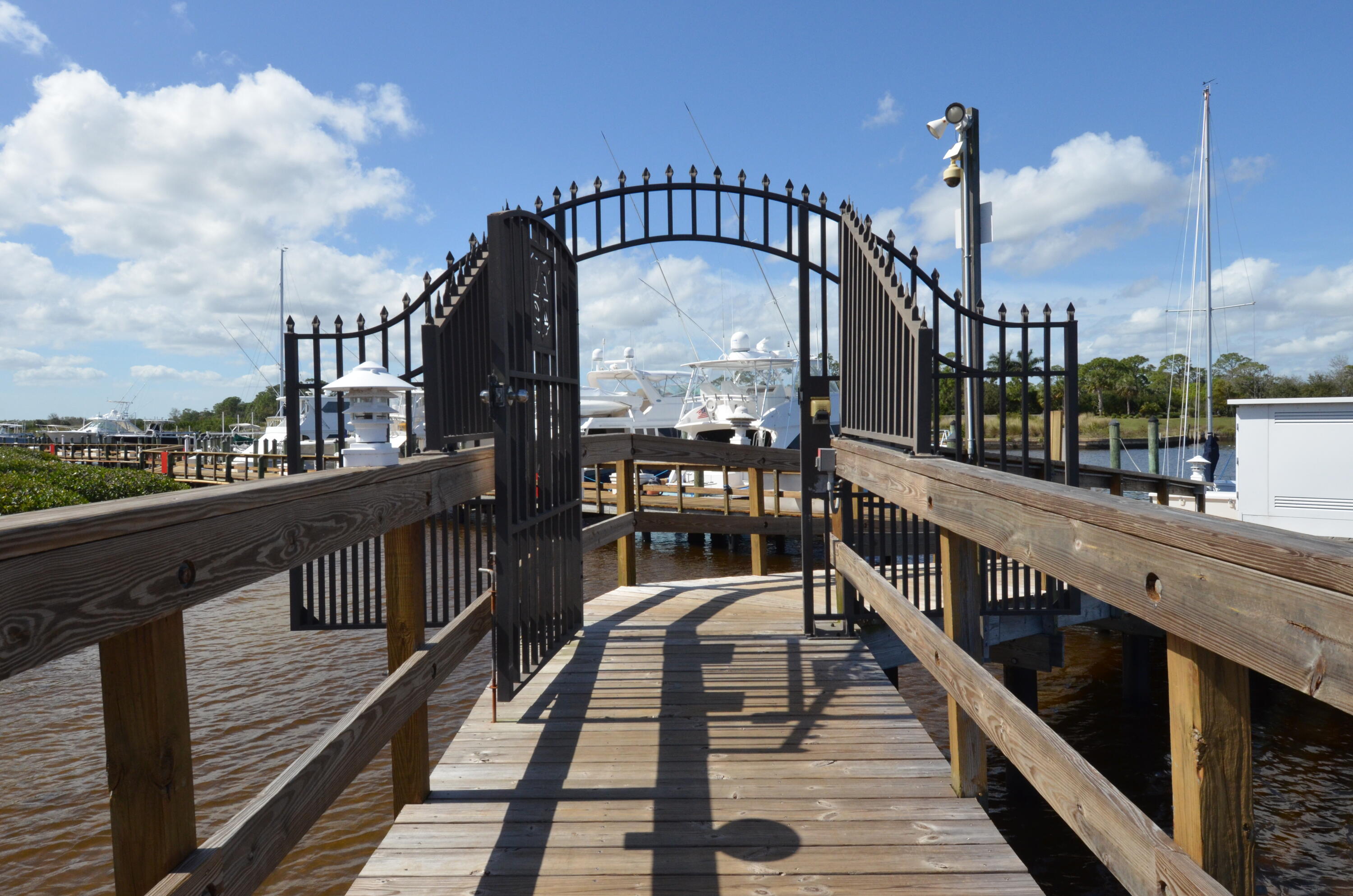 PALM COVE GOLF & YACHT CLUB - Residential