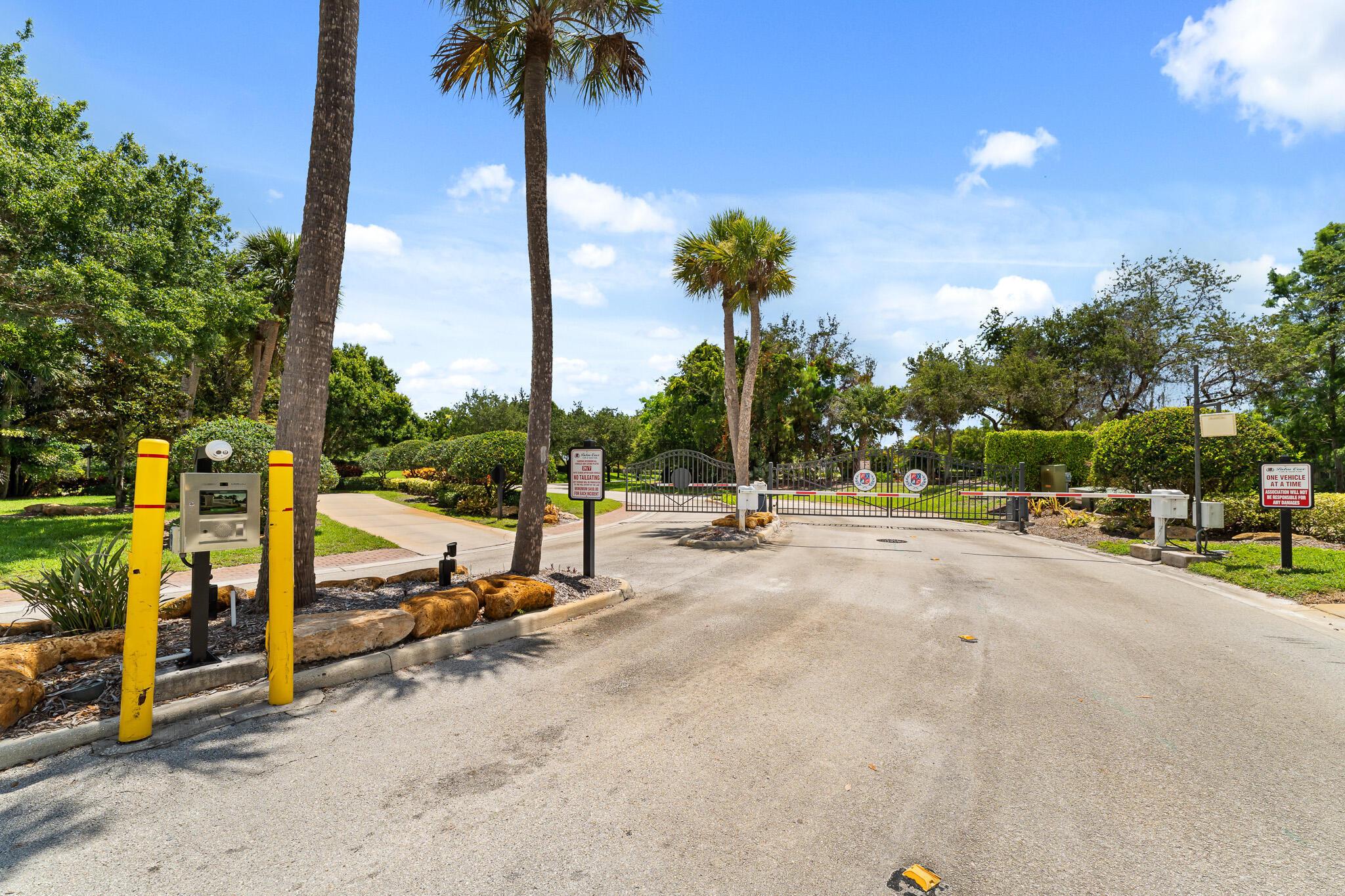 PALM COVE GOLF & YACHT CLUB - Residential