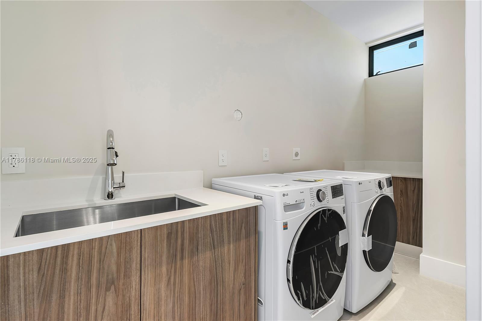 CORAL KEY VILLAS - Residential