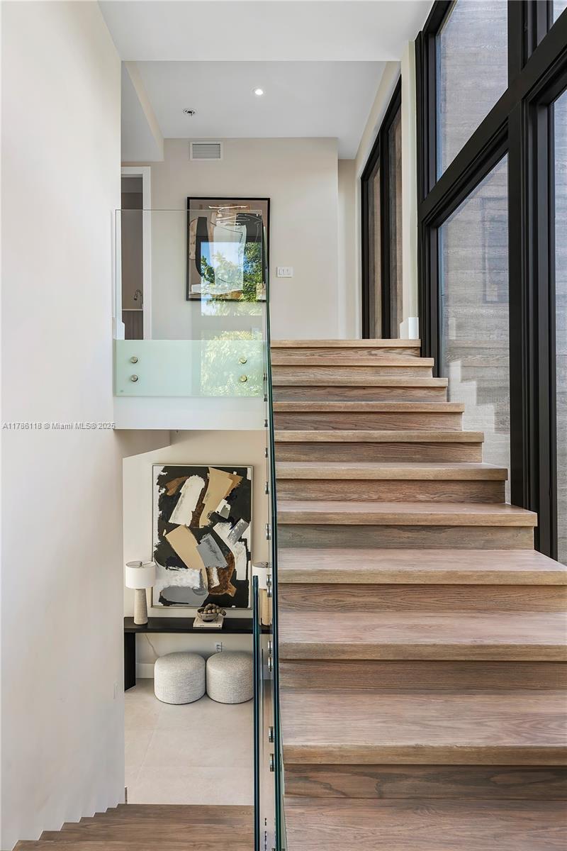 CORAL KEY VILLAS - Residential