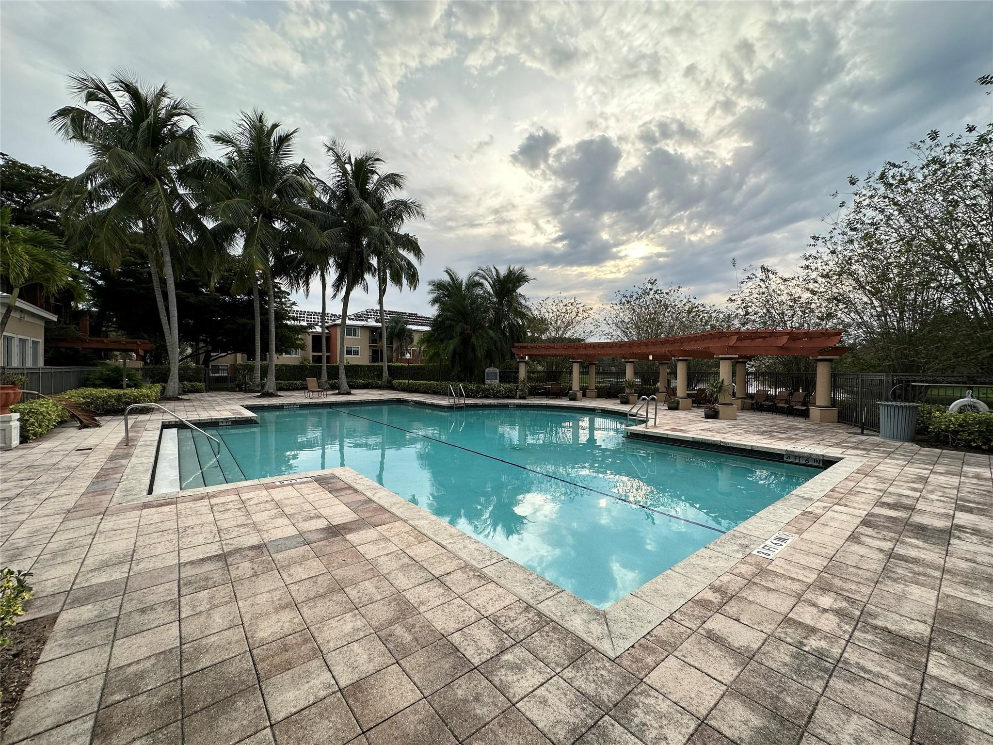 GRAND ISLES CONDO - Residential