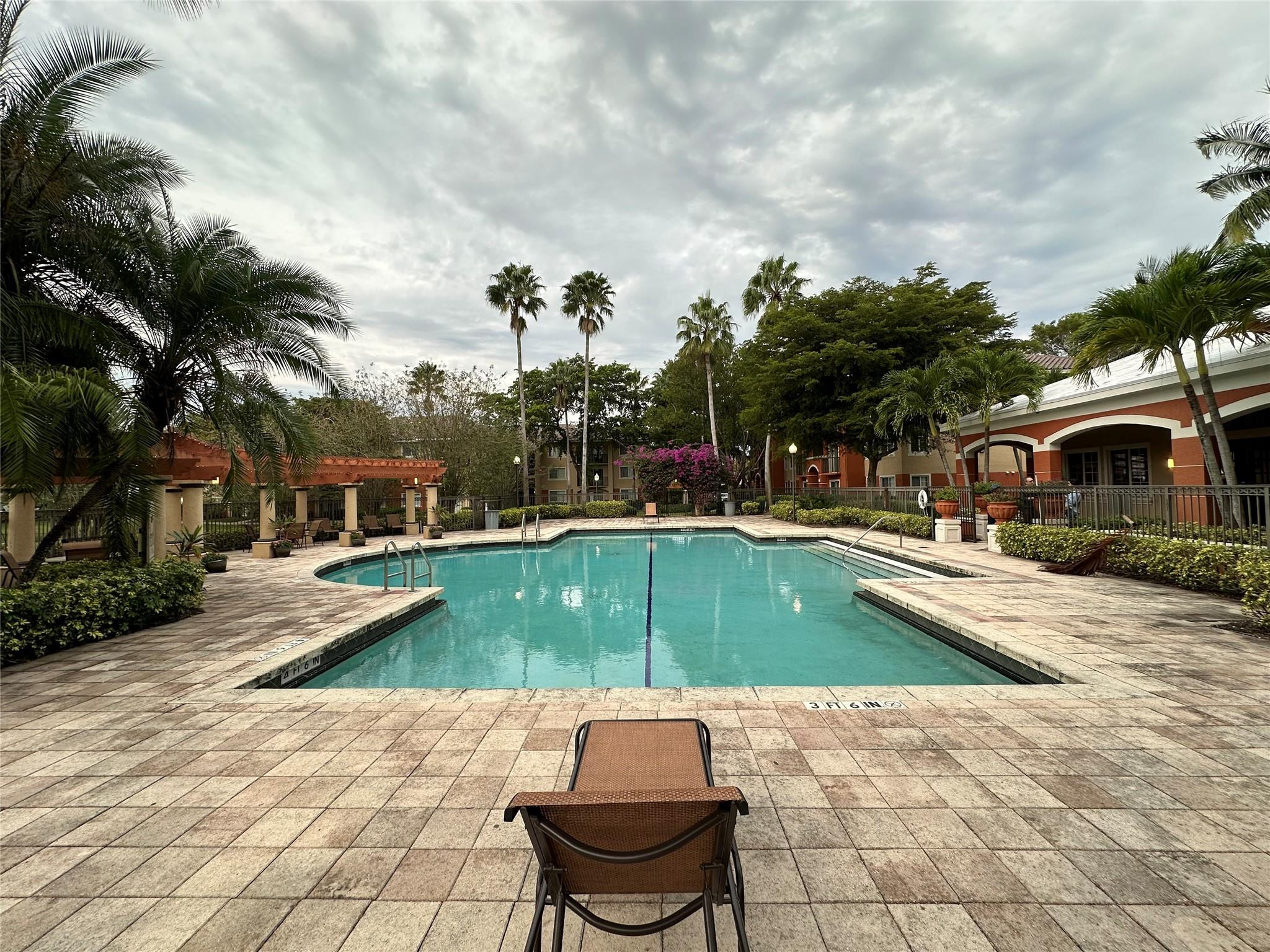 GRAND ISLES CONDO - Residential
