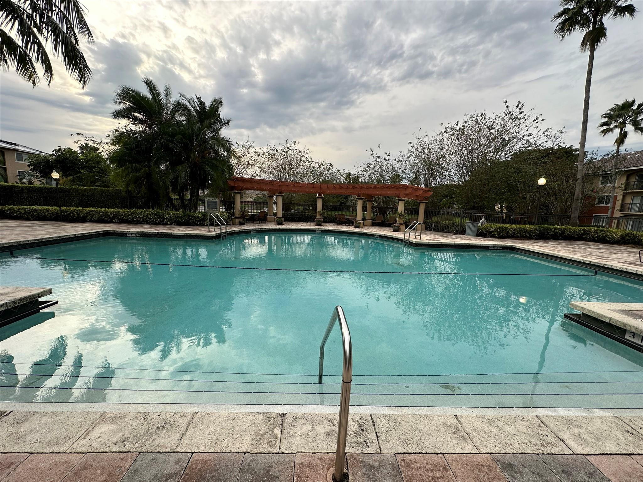 GRAND ISLES CONDO - Residential