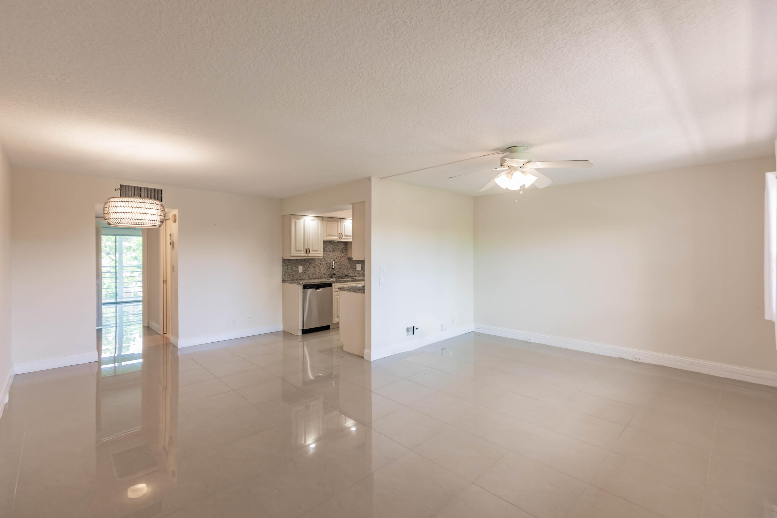 MARTINIQUE VILLAGE II E CONDO - Residential