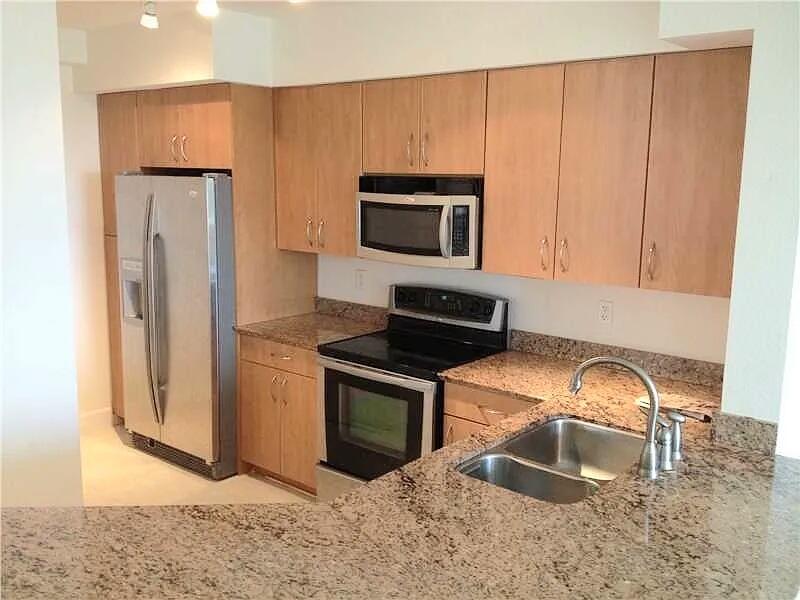 RADIUS CONDO - Residential Lease