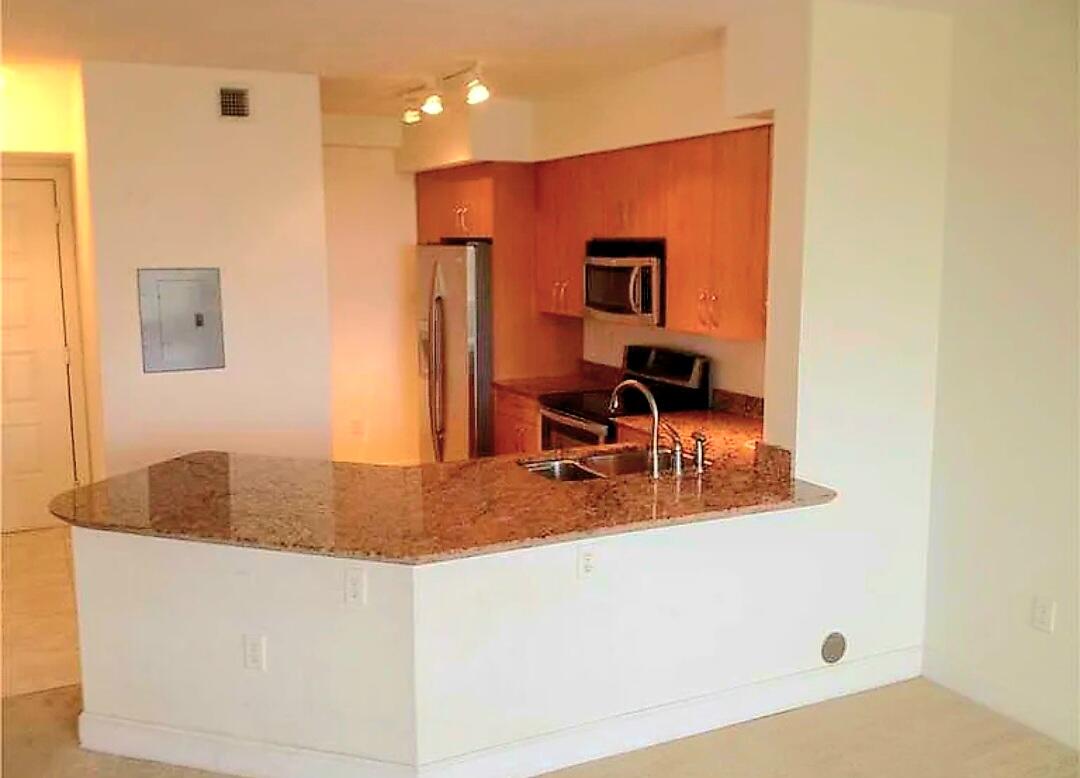 RADIUS CONDO - Residential Lease