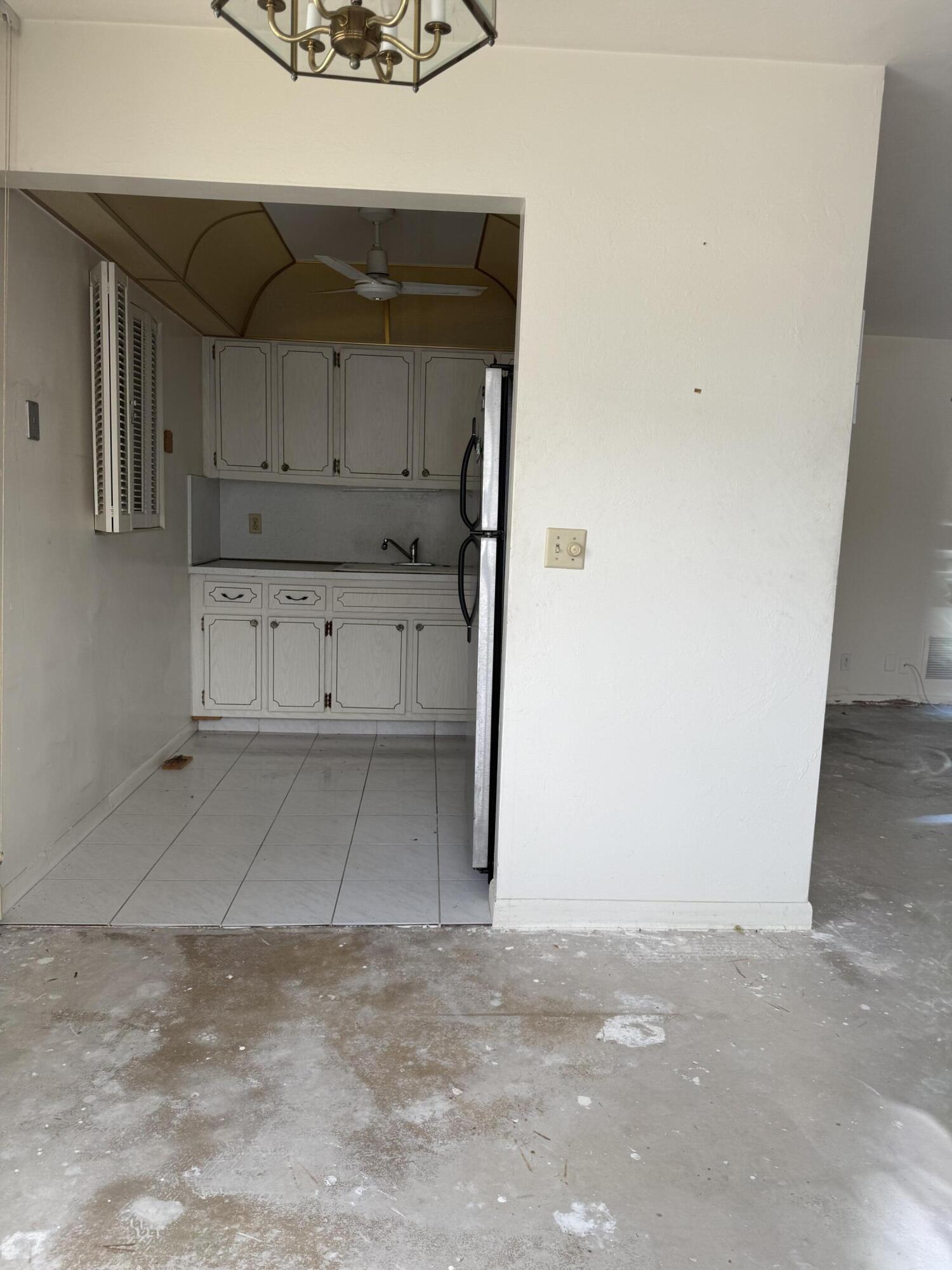 MURRY HILLS APT BLDG CONDO - Residential