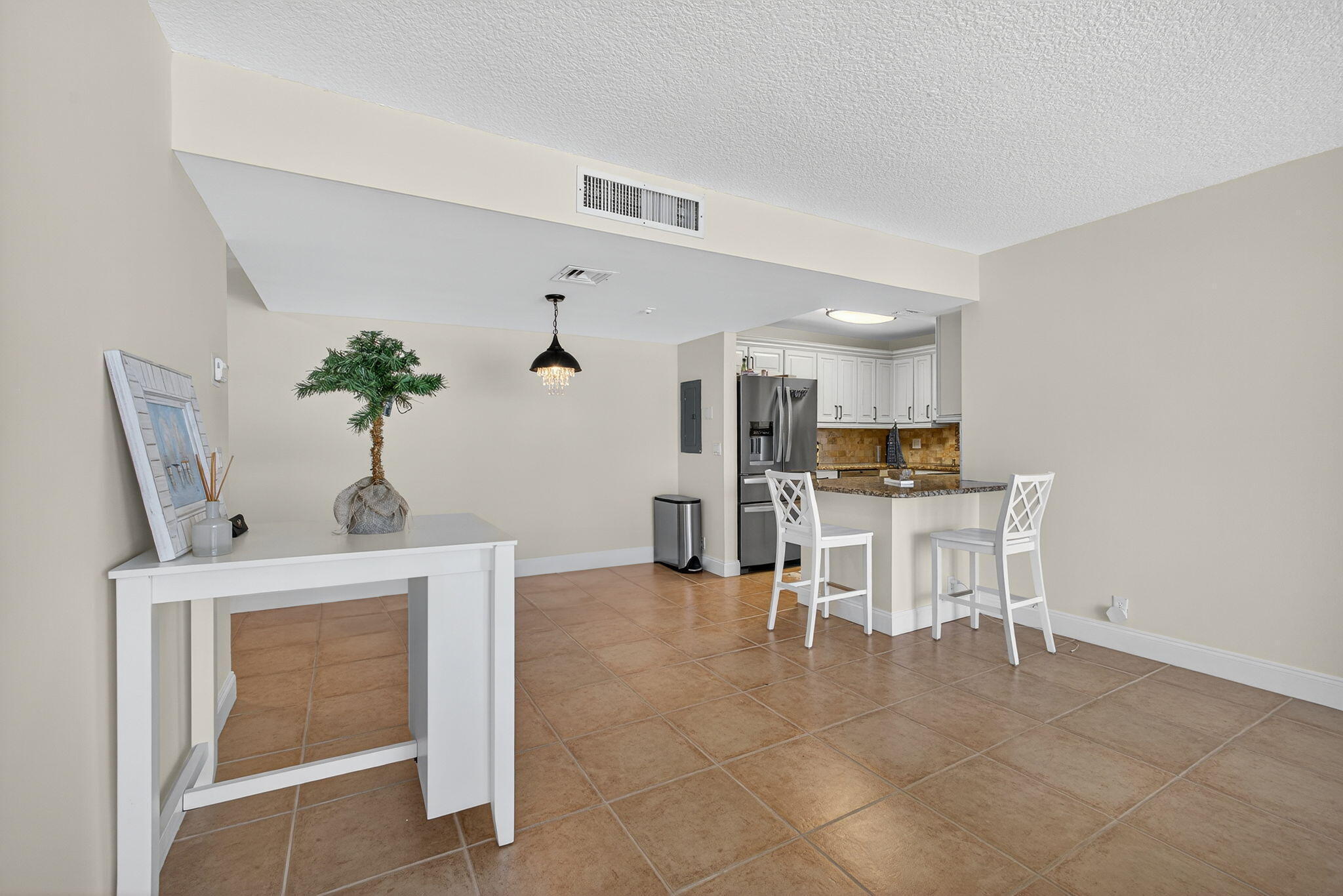 GEMINI CONDO - Residential Lease