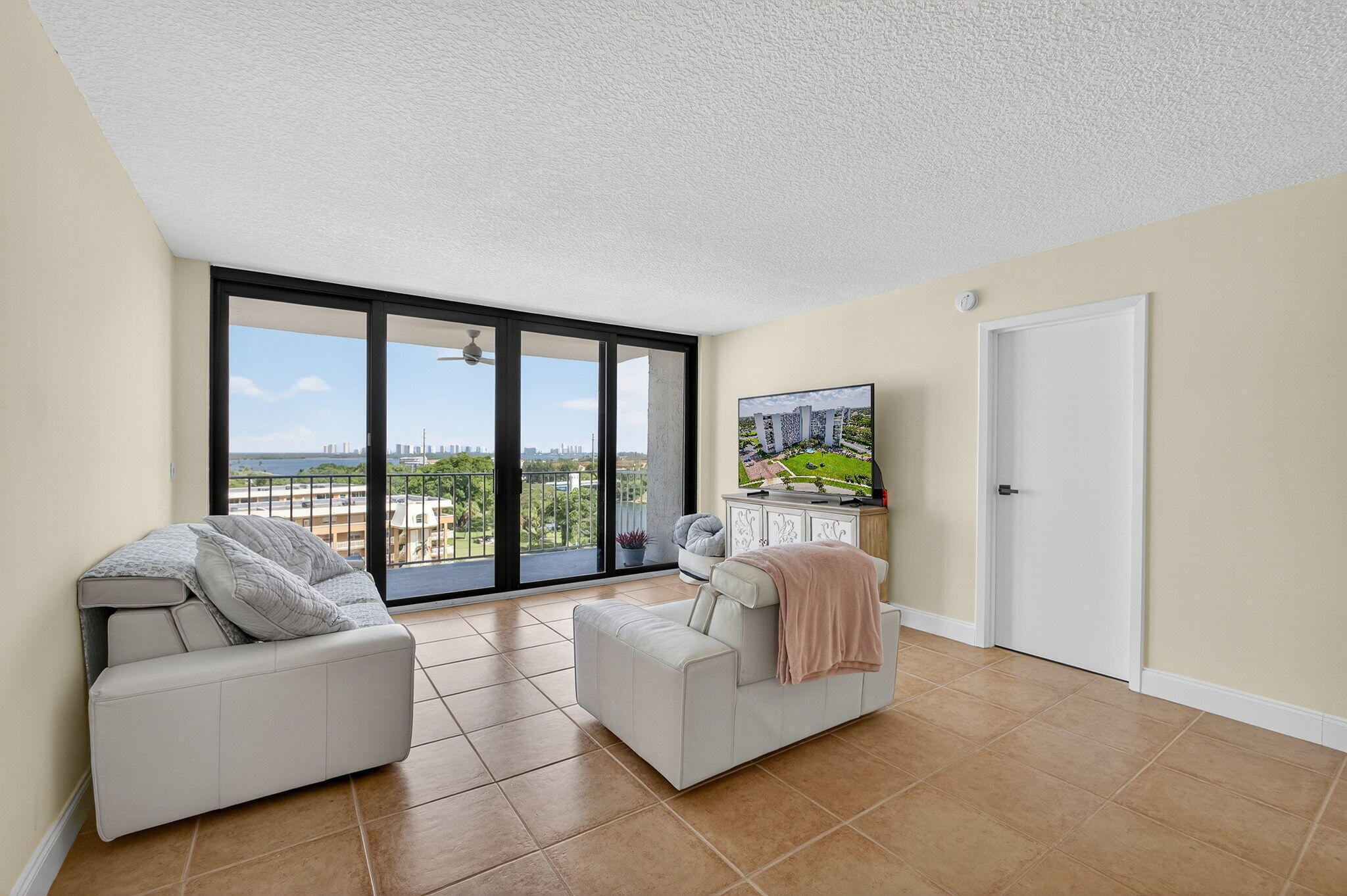 GEMINI CONDO - Residential Lease