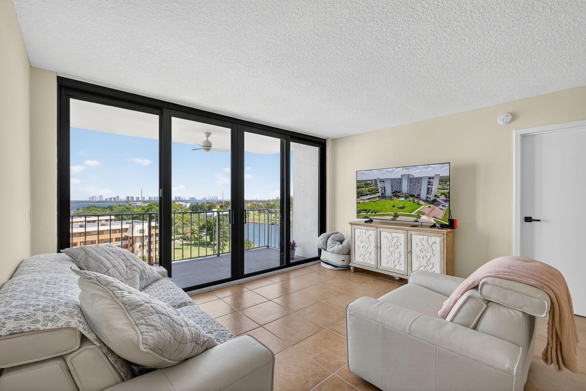 GEMINI CONDO - Residential Lease