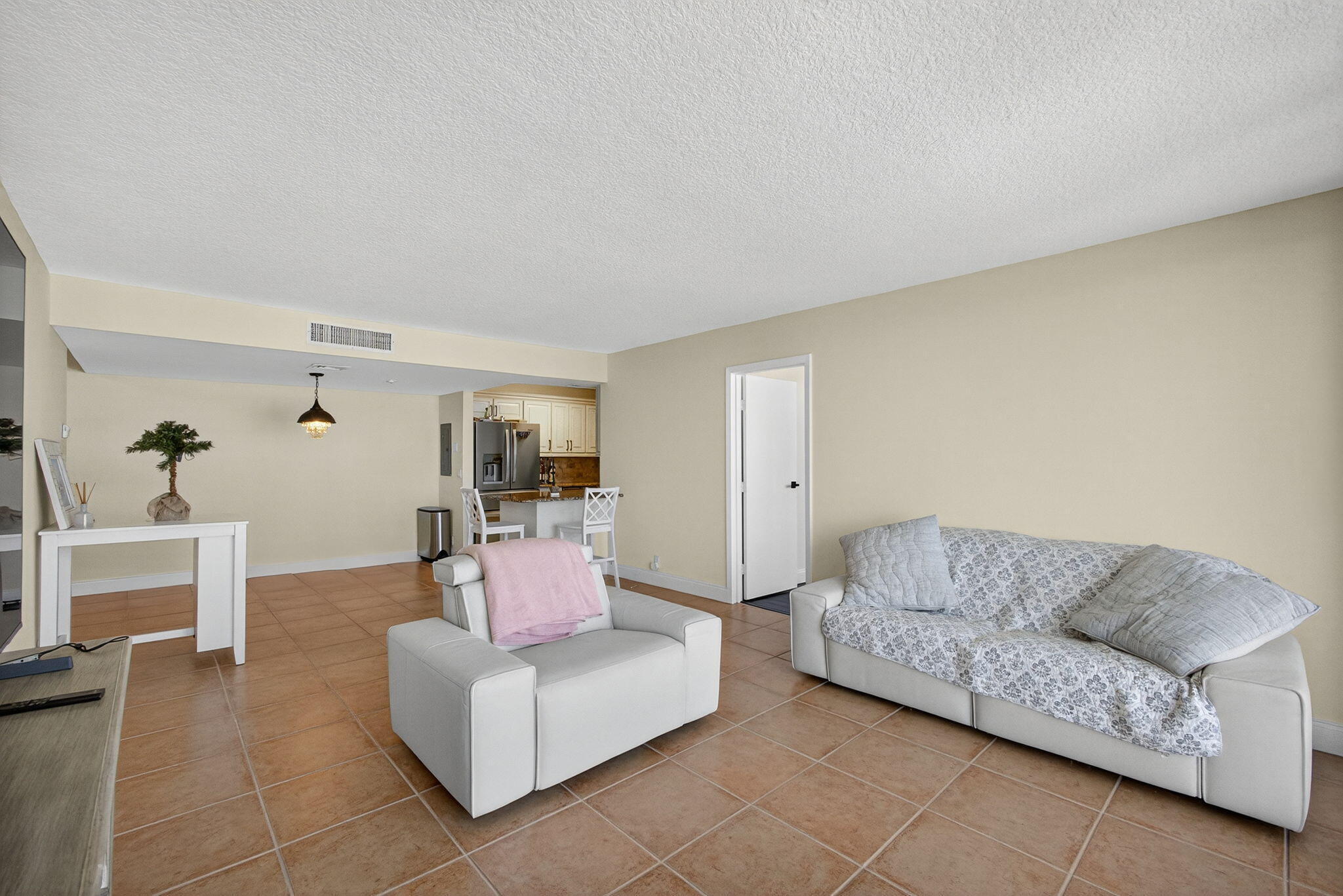 GEMINI CONDO - Residential Lease