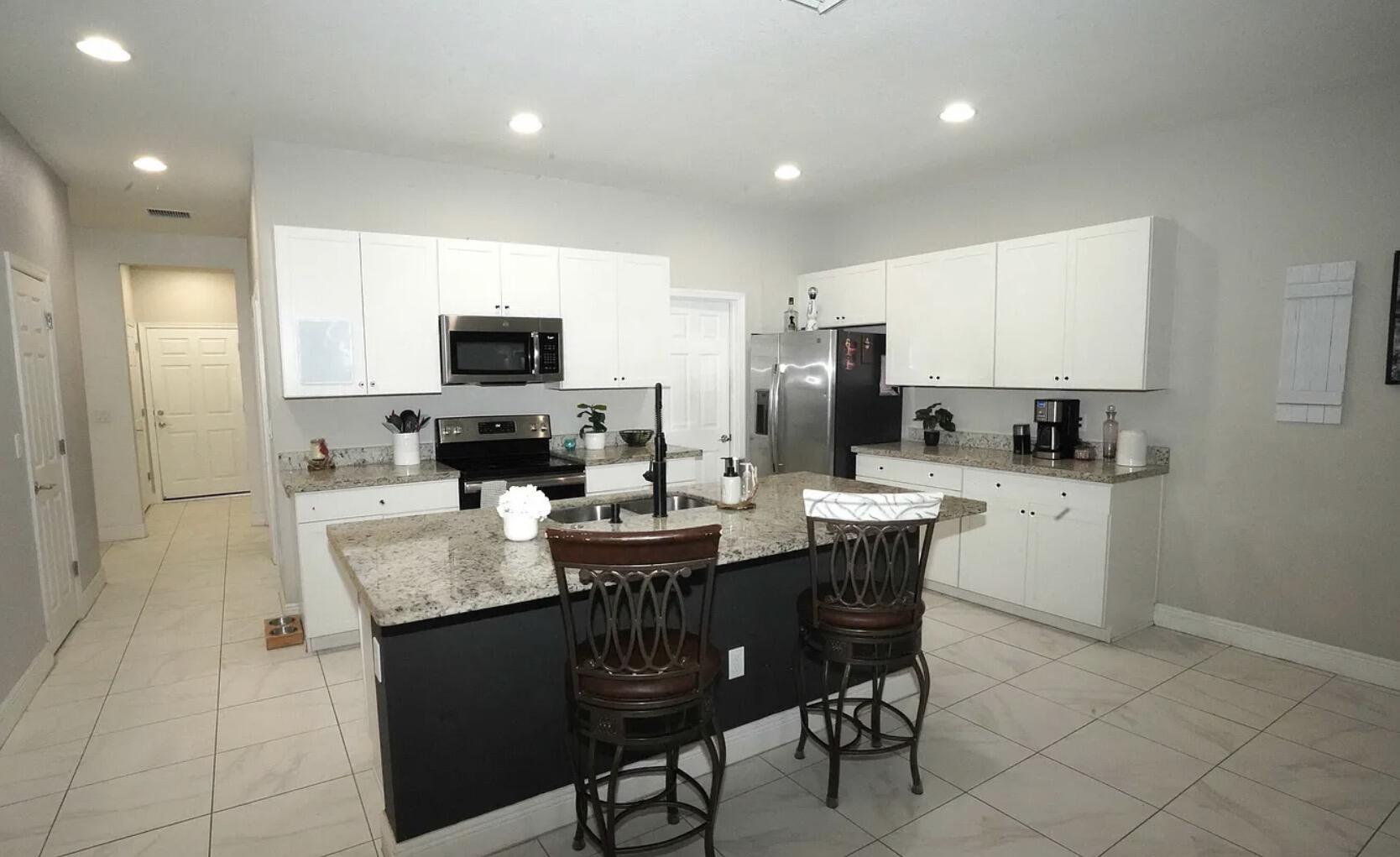 VIZCAYA FALLS PLAT 1 - Residential Lease