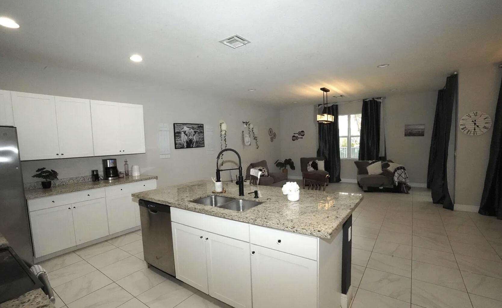 VIZCAYA FALLS PLAT 1 - Residential Lease
