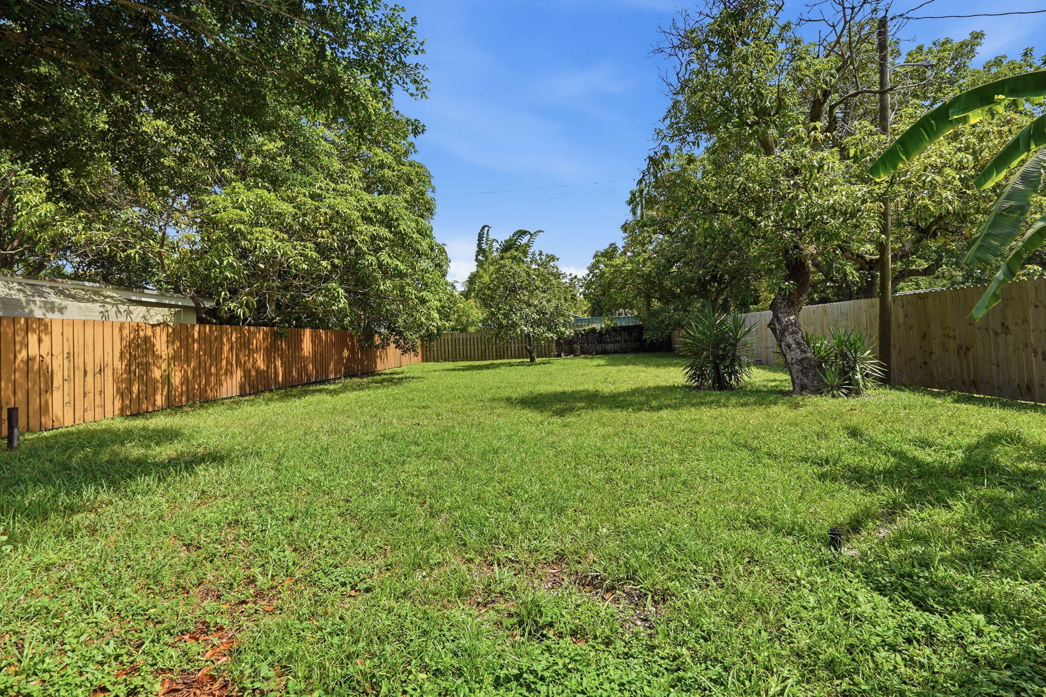 HOLLYWOOD LITTLE RANCHES - Residential