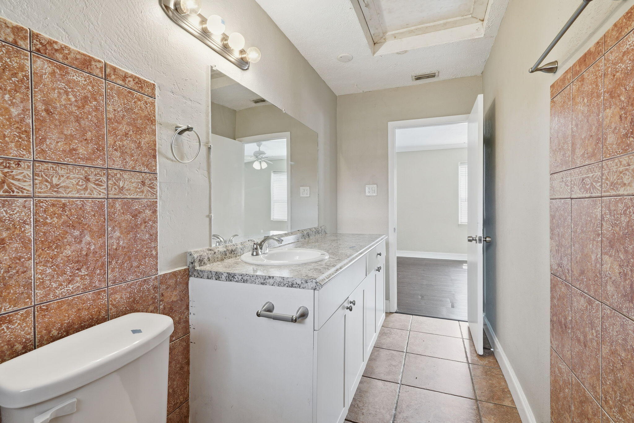 HOLLYWOOD LITTLE RANCHES - Residential