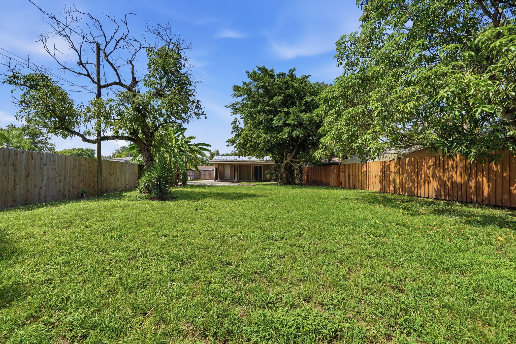 HOLLYWOOD LITTLE RANCHES - Residential