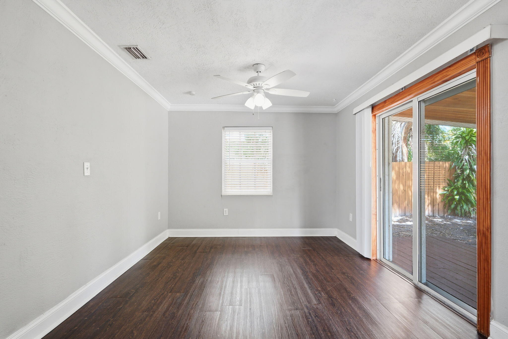 HOLLYWOOD LITTLE RANCHES - Residential