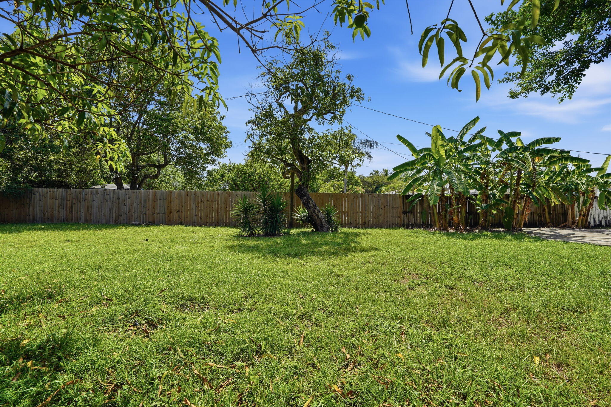 HOLLYWOOD LITTLE RANCHES - Residential