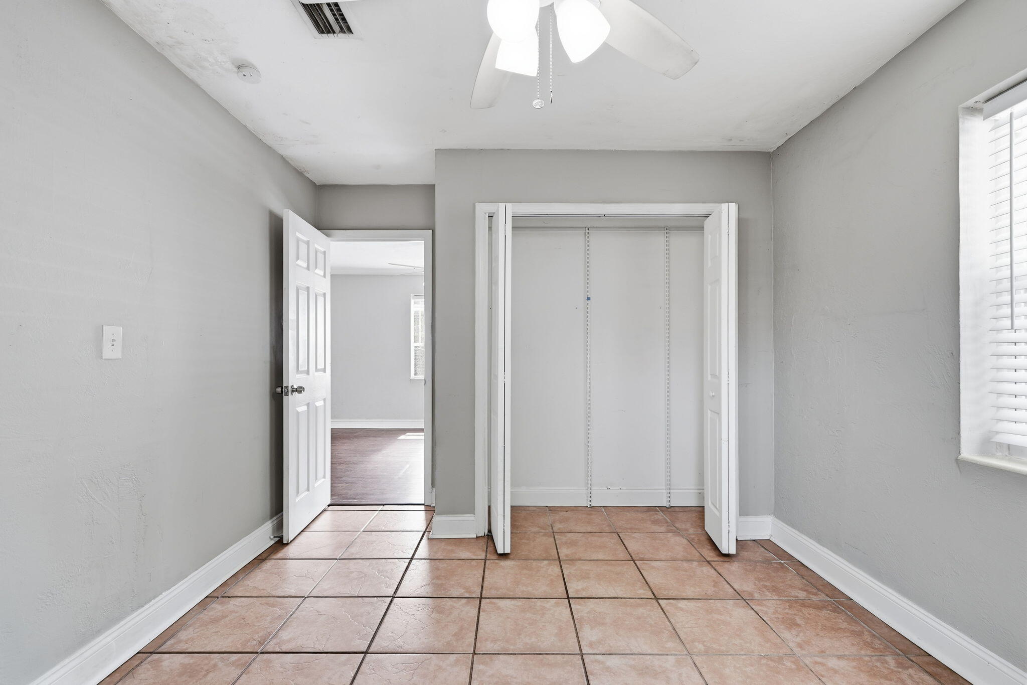 HOLLYWOOD LITTLE RANCHES - Residential