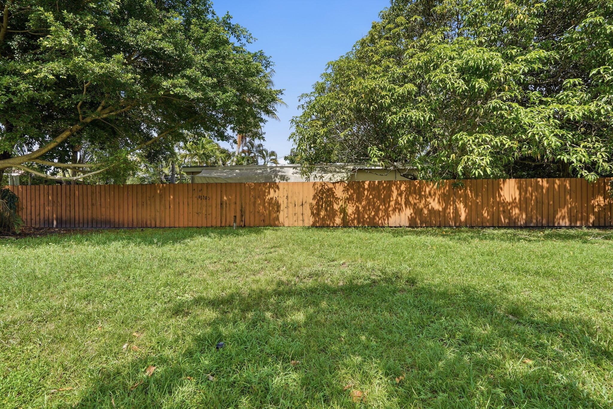 HOLLYWOOD LITTLE RANCHES - Residential