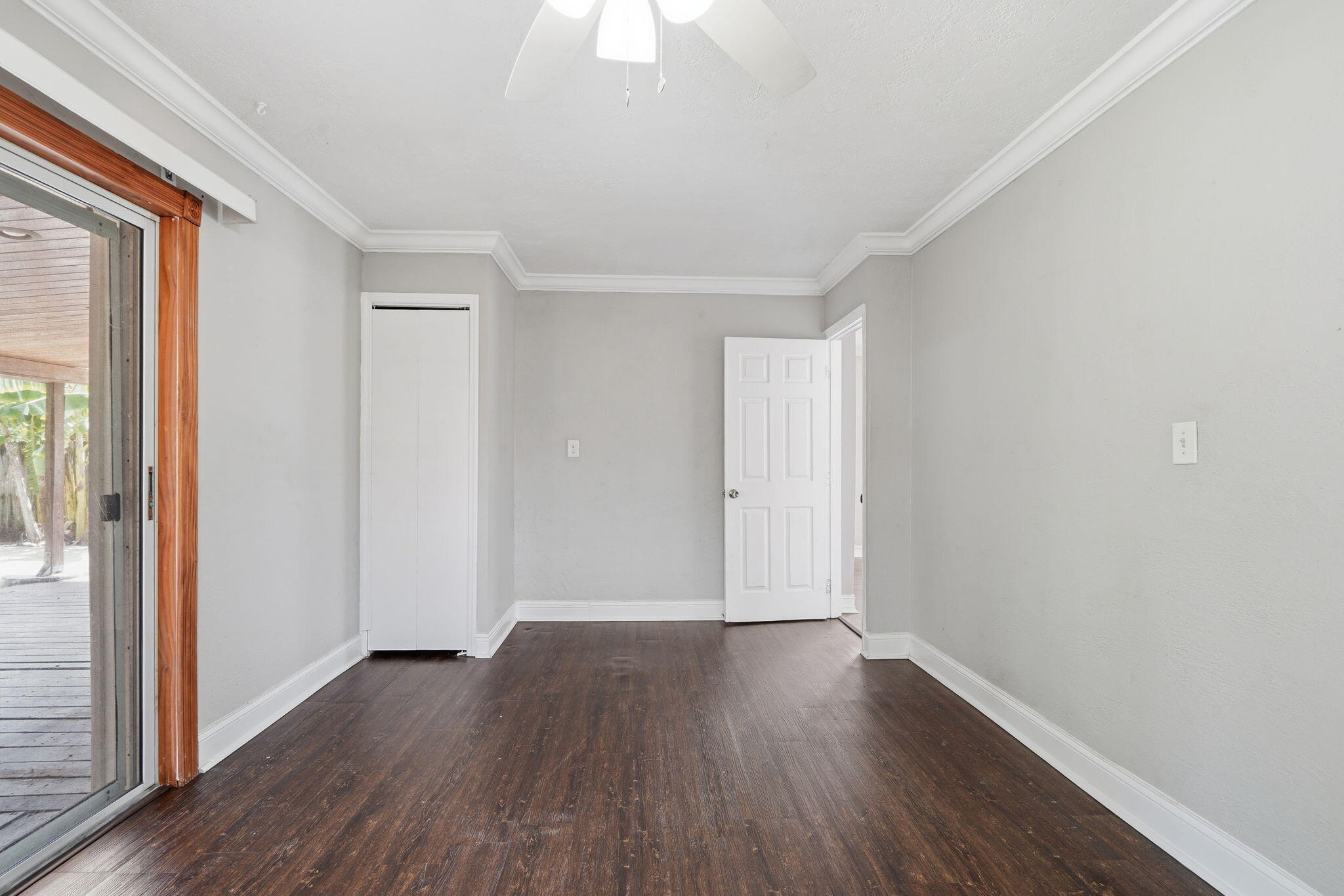 HOLLYWOOD LITTLE RANCHES - Residential