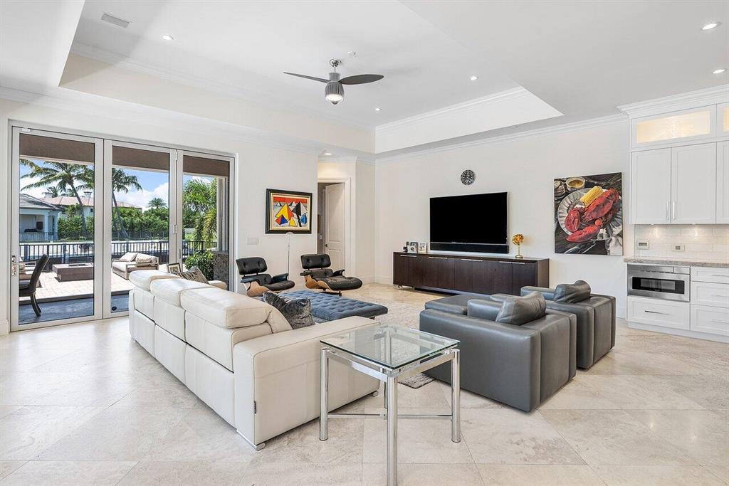 ROYAL PALM YACHT & COUNTRY CLUB - Residential