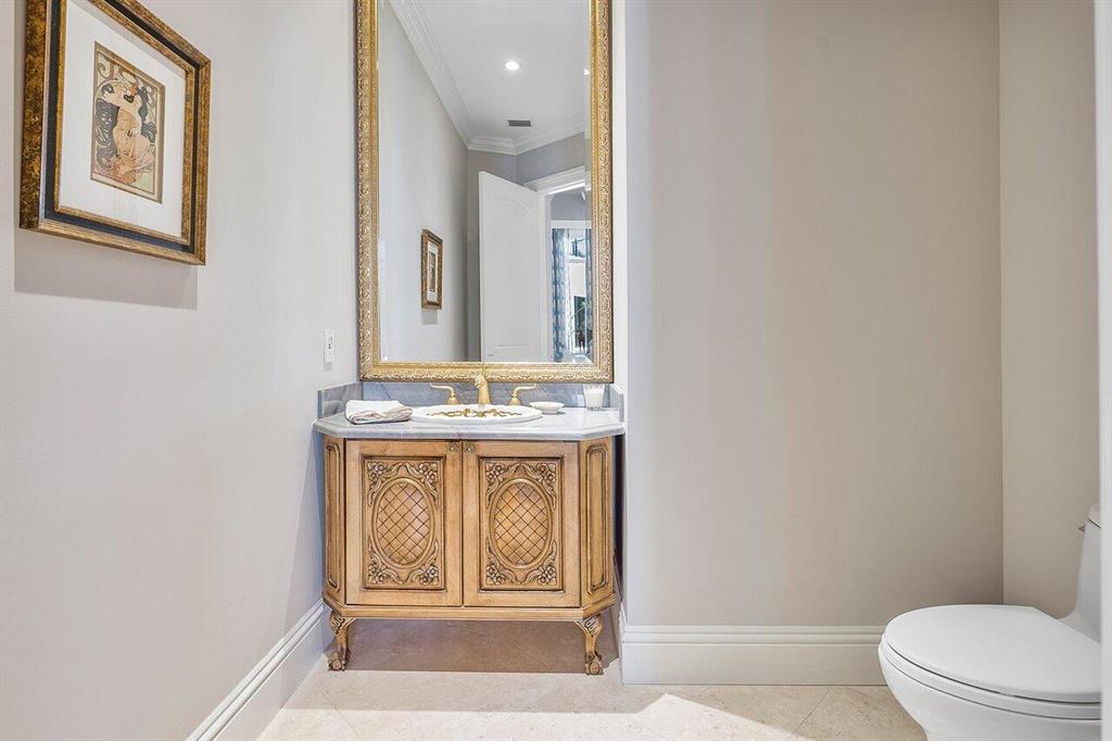 ROYAL PALM YACHT & COUNTRY CLUB - Residential