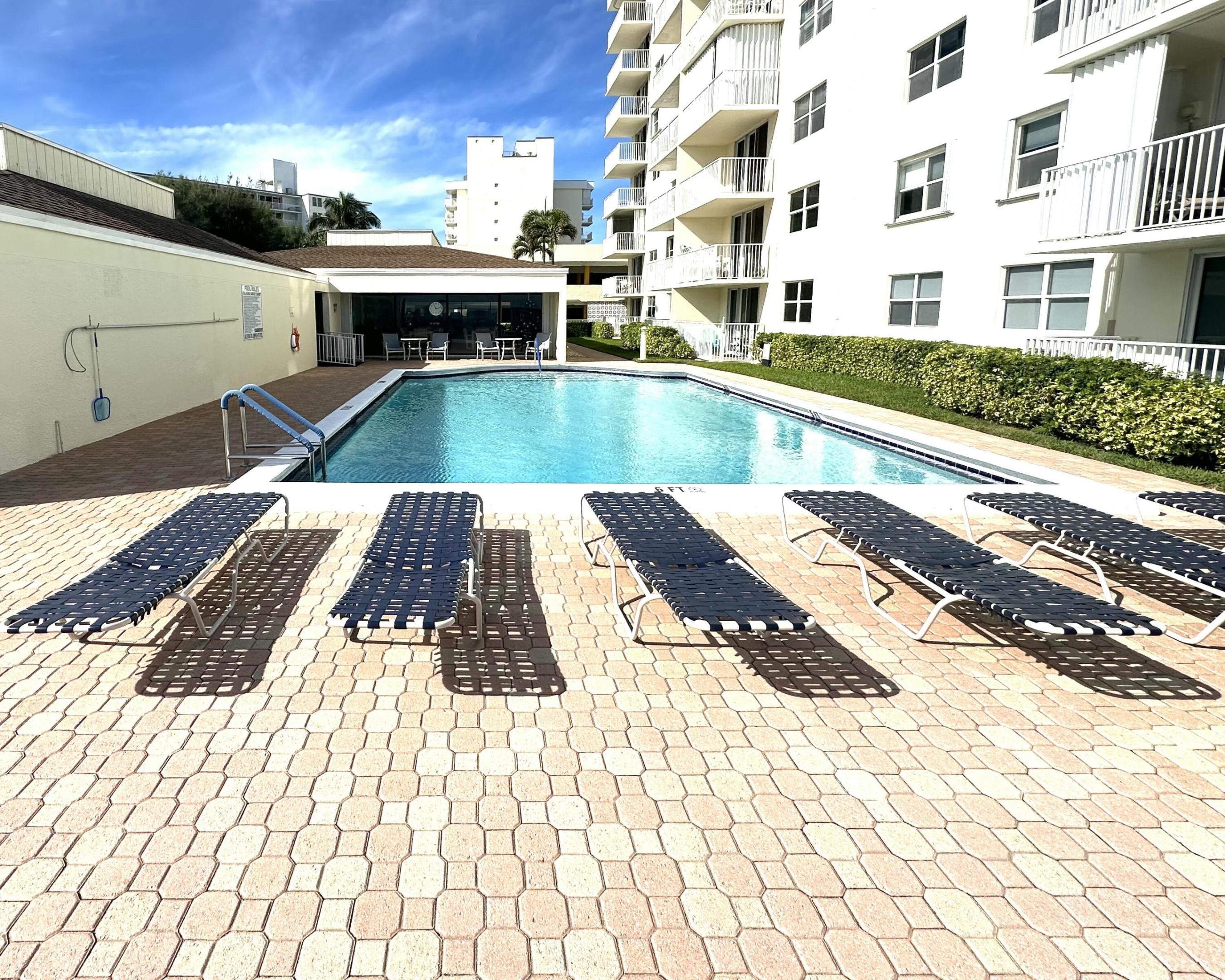LE CHATEAU ROYAL COND - Residential