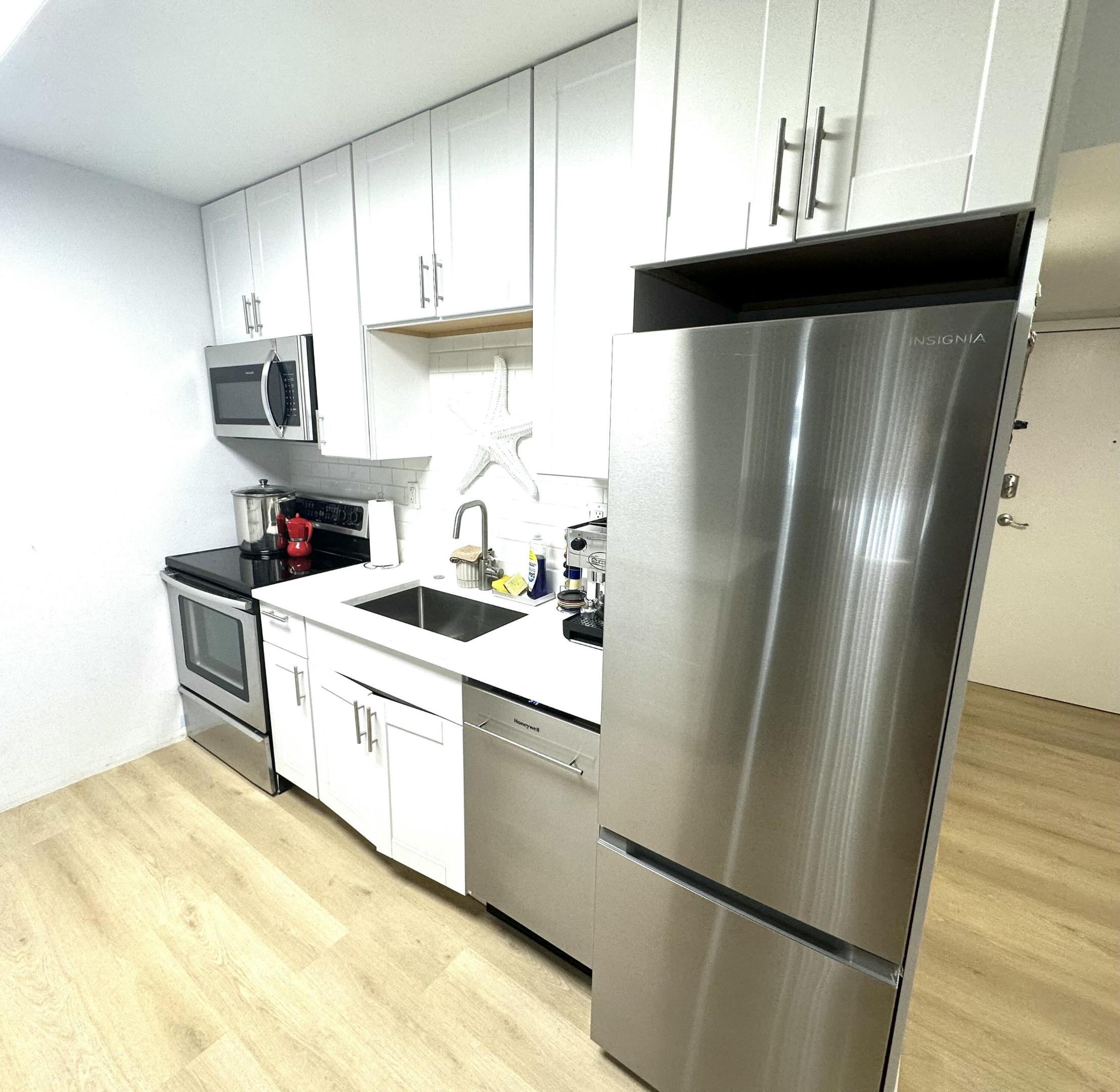 PRICED TO SELL  CONDO 2 BED 1.5 BATH  NEWLY REMODELED KITCHEN ,SS APPLIANCES, LUXURY VINYL FLOORING ,  HEATED POOL , CLUBHOUSE W/ KITCHEN. EXERCISE ROOM , STORAGE FOR BEACH CHAIRS ,ASSIGNED COVERED PARKING. 15 MINUTES TO INFAMOUS WORTH AVE. 15 MINUTES TO PBI AIRPORT. .