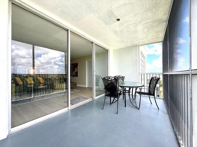 NO 22 PALM-AIRE COUNTRY CLUB - Residential