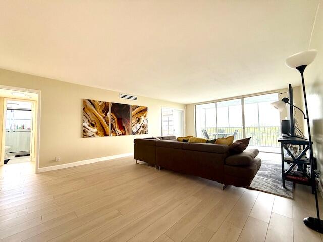 NO 22 PALM-AIRE COUNTRY CLUB - Residential