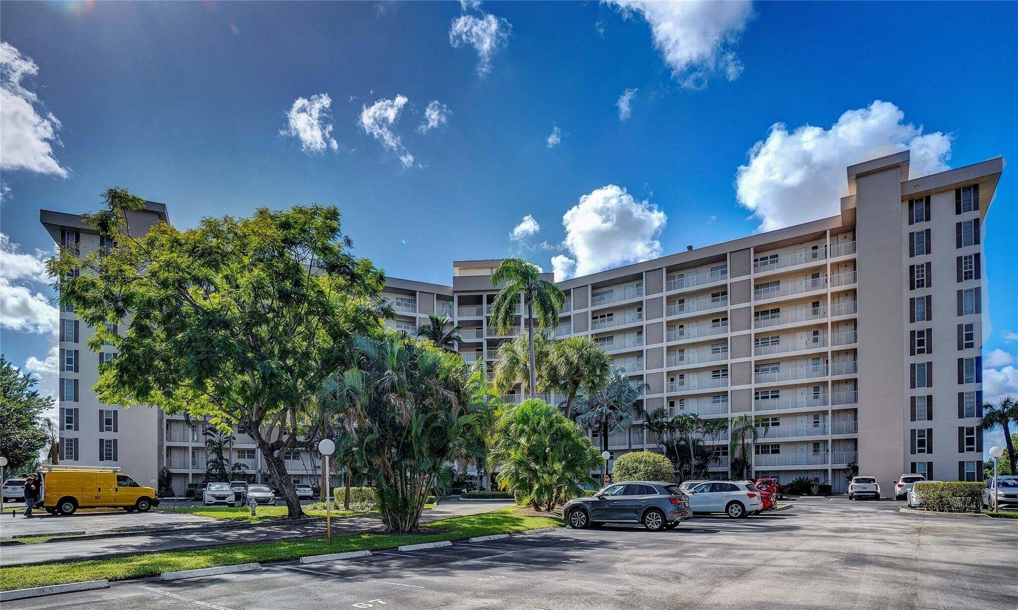 NO 22 PALM-AIRE COUNTRY CLUB - Residential