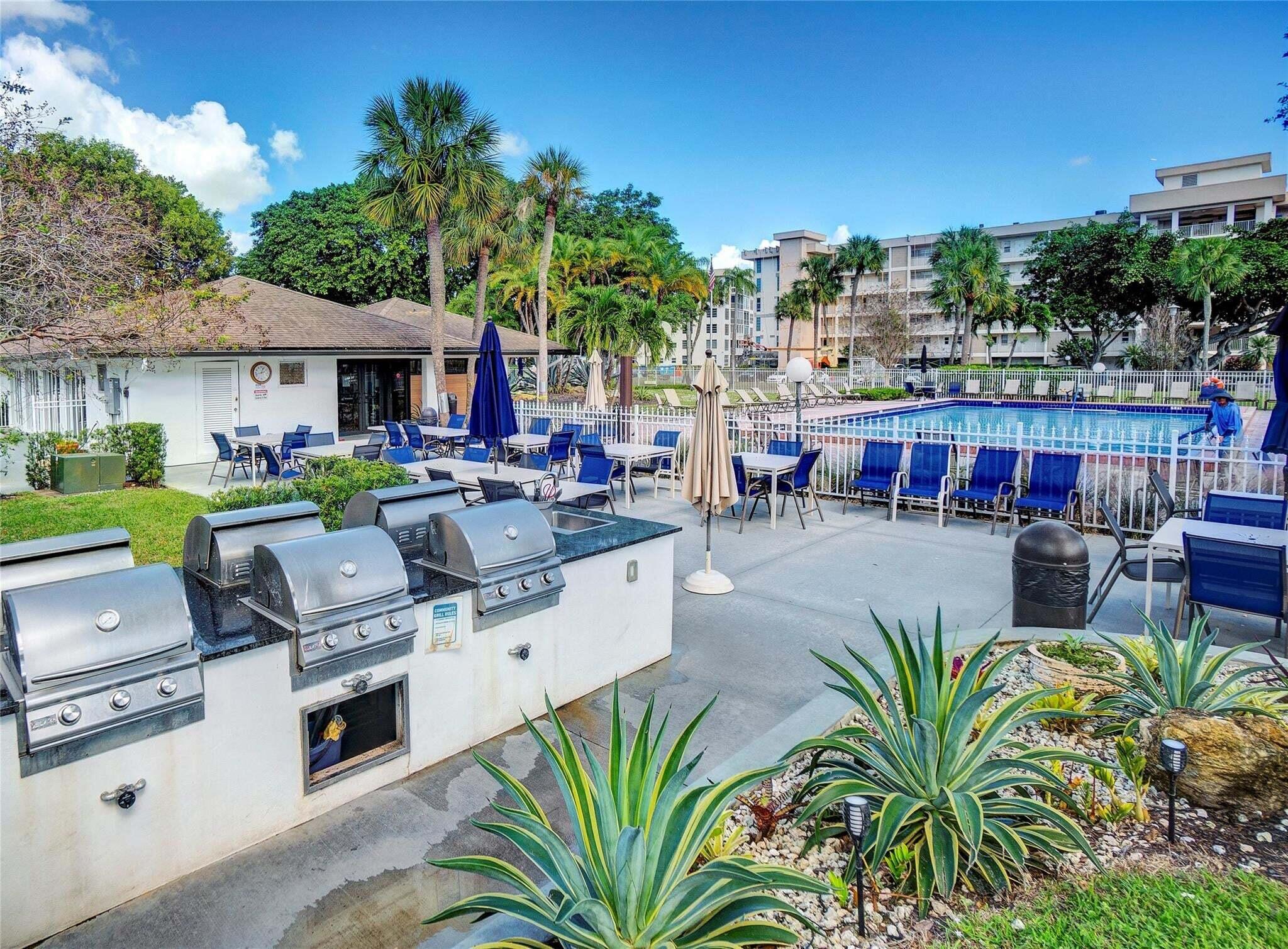 NO 22 PALM-AIRE COUNTRY CLUB - Residential
