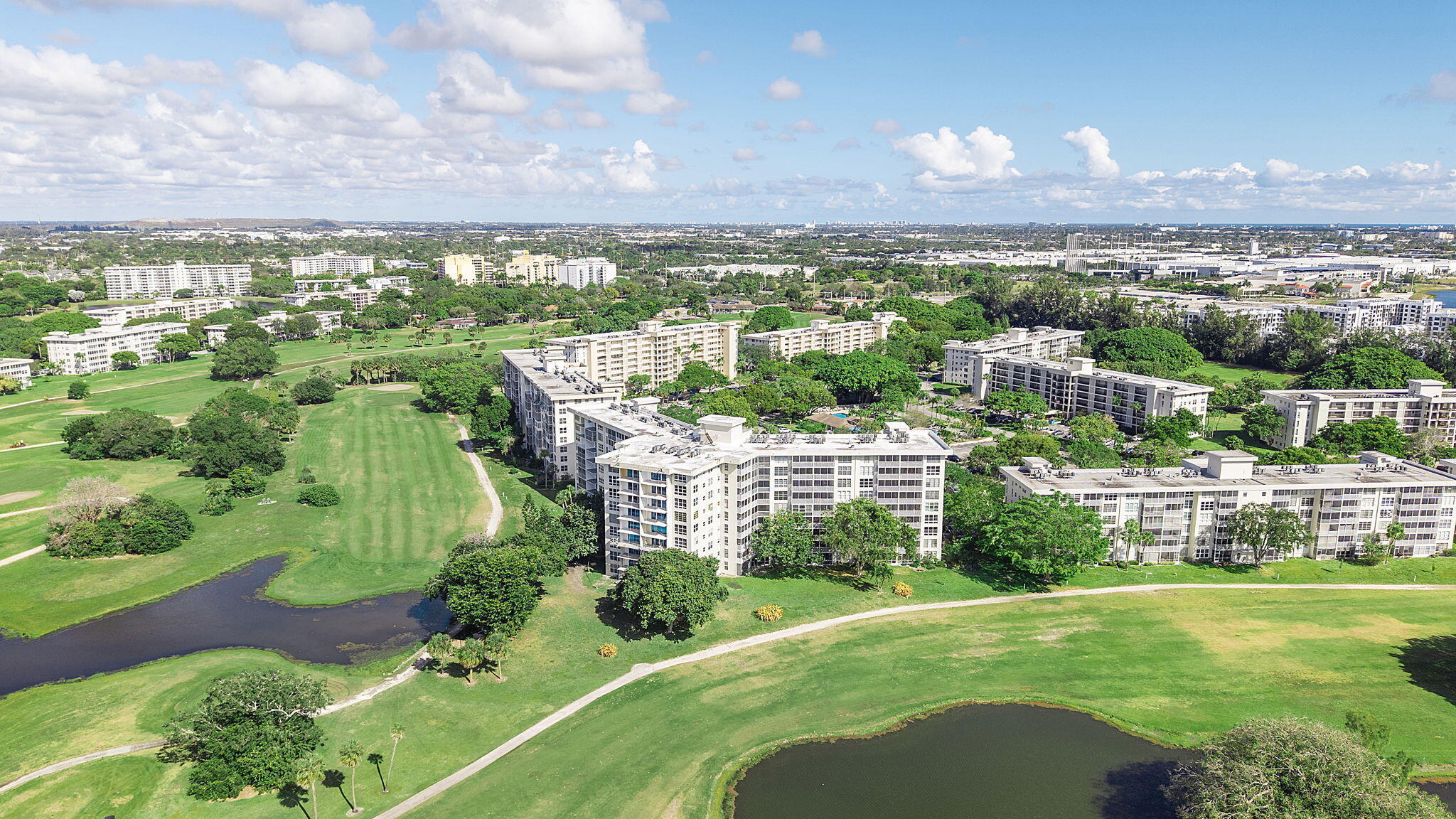 NO 22 PALM-AIRE COUNTRY CLUB - Residential