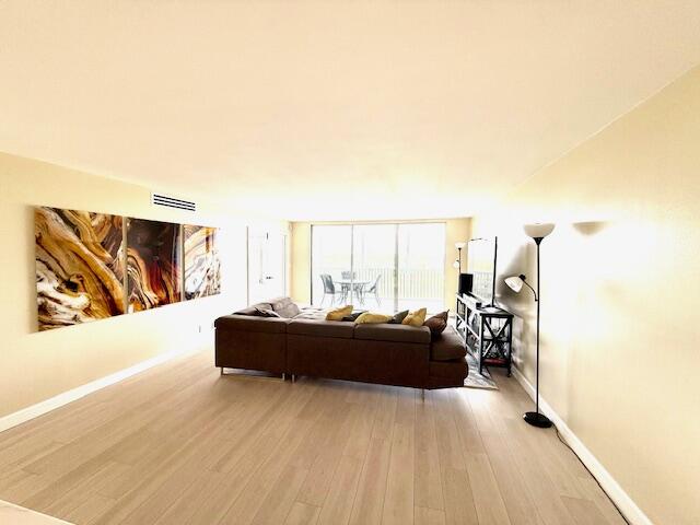 NO 22 PALM-AIRE COUNTRY CLUB - Residential