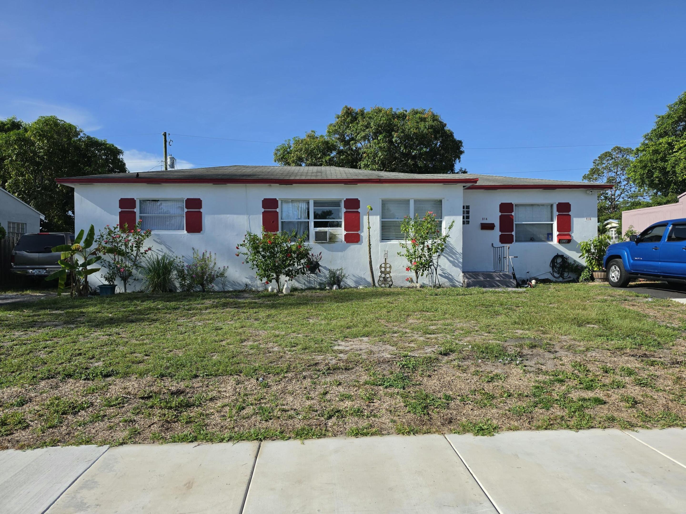 DO NOT DISTURB TENANTS. DRIVE BY ONLY. INTERIOR VIEWING AND 15 DAY INSPECTION WITH  ACCEPTABLE OFFERS ONLY AND BY APPOINTMENT. PROOF OF FUNDS WITH OFFERS. RENTERS ARE MONTH TO MONTH. LARGE UNIT 1200. SMALL UNIT 900.  DO NOT DISTURB TENANTS  DRIVE BY ONLY.