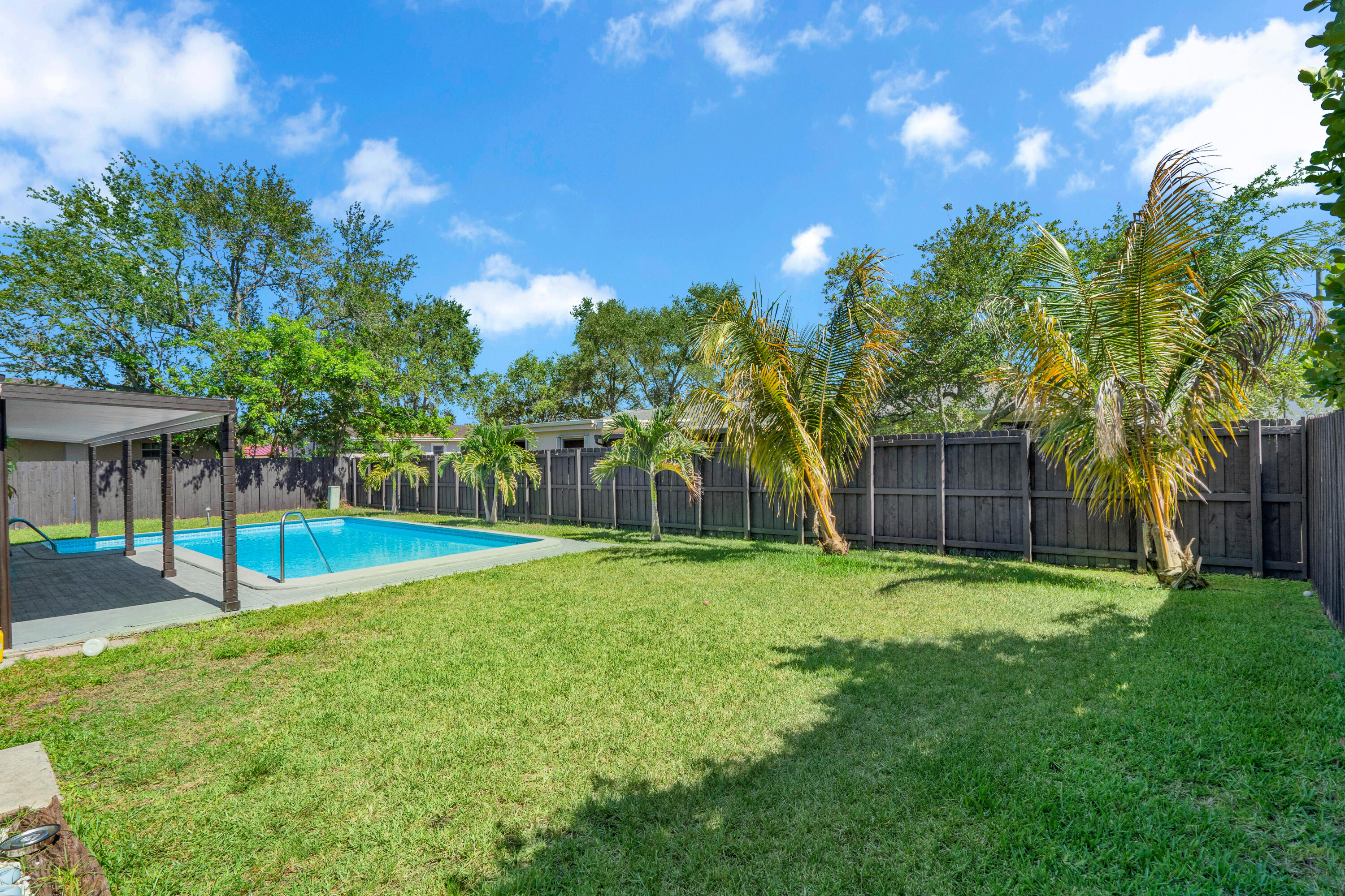WHISPERING PINES PARK - Residential